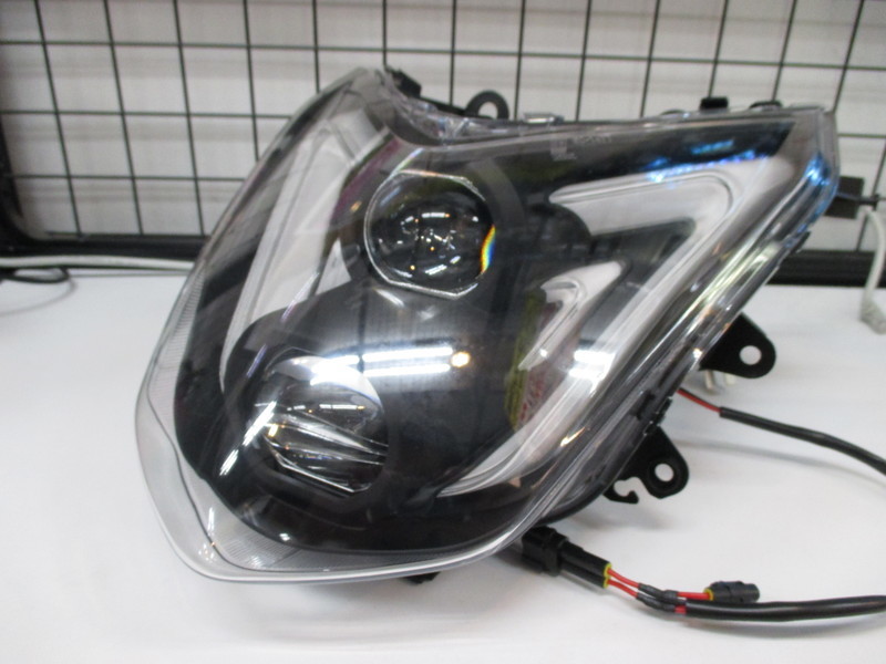 シグナスX 4型　ヘッドライト、テールランプ